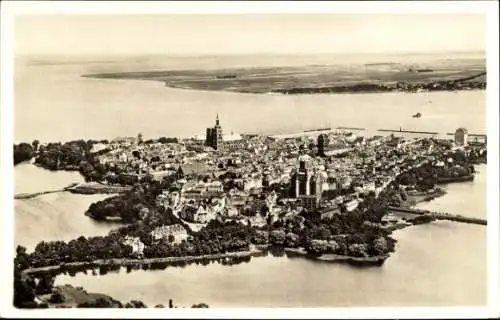 Ak Stralsund in Vorpommern, Fliegeraufnahme