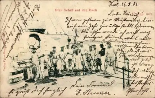 Ak Kaiserliche Marine, Rein-Schiff auf der Beck, Marinesoldaten in Uniformen