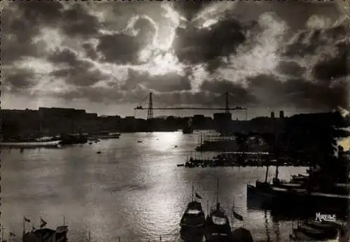Ak Marseille Bouches du Rhône, Coucher de Soleil sur le vieux Port
