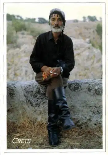 Ak Kreta, Mann in griechischer Tracht, Zigarette