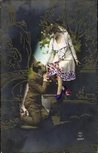 Ak Liebespaar, Mann kniet vor einer Frau
