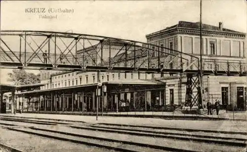 Ak Krzyż Wielkopolski Kreuz an der Ostbahn Posen, Bahnhof, Gleisseite