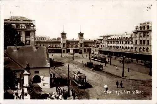 Ak București Bukarest Rumänien, Nordbahnhof, Straßenbahnen