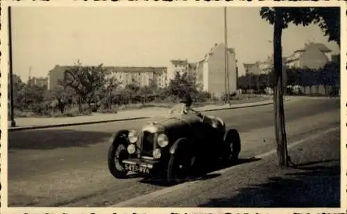 Foto Auto, Autokennzeichen 5423 NV4, Straße