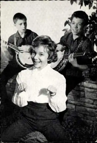 Ak Schauspieler Gabriele, Jan und Kjeld, Portrait mit Musikinstrumenten, Marina