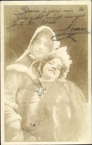 Ak Zwei junge Frauen mit Hauben