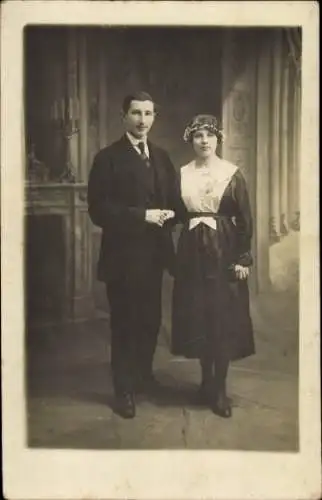 Foto Ak Mann und Frau, Standportrait