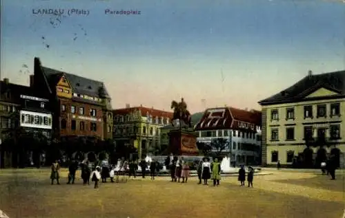 Ak Landau in der Pfalz, Paradeplatz, Denkmal