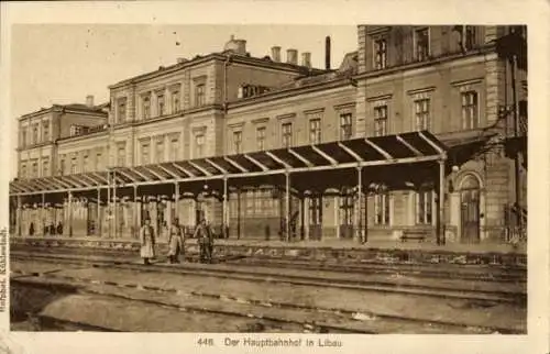 Ak Liepaja Libau Lettland, Der Hauptbahnhof, Gleisseite, Deutsches Militär