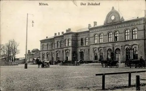Ak Jelgava Mitau Lettland, Bahnhof, Vorplatz