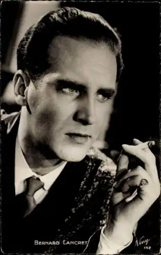 Ak Schauspieler Bernard Lancret, Portrait, Zigarette