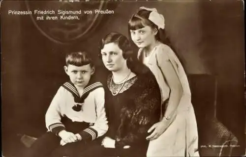 Ak Prinzessin Friedrich Sigismund von Preußen mit ihren Kindern