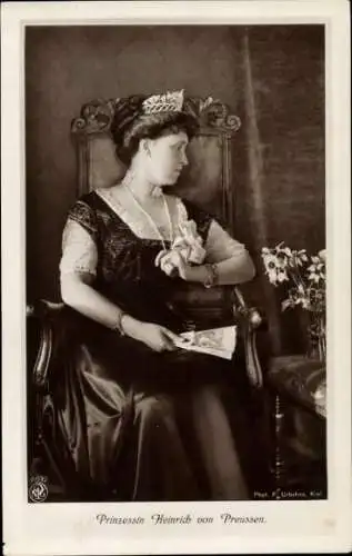 Ak Prinzessin Heinrich von Preußen, Sitzportrait, NPG 4632
