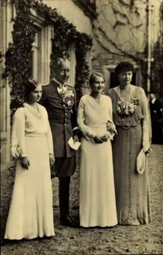 Ak Einsegnung der Prinzessinnen Alexandrine und Cecilie von Preußen, Kronprinz mit Brustschild