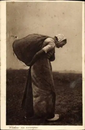 Ak Niederlande, Werken en zwoegen, Frau in Tracht