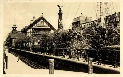 Ak Ruhrort Duisburg im Ruhrgebiet, Schifferbörse, Kaiser Wilhelm-Denkmal
