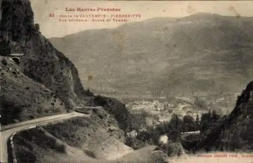 Ak Pierrefitte Nestalas Hautes Pyrénées, Gesamtansicht, Straße, Tunnel