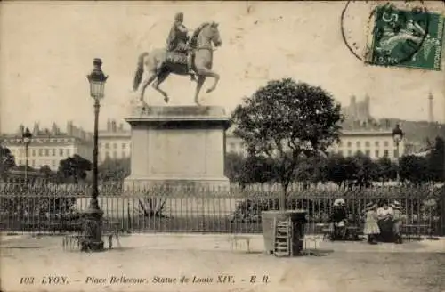 Ak Lyon Rhône, Place Bellecour, Statue Louis XIV