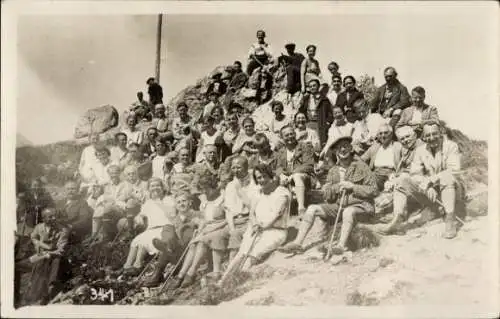 Foto Ak Oberstdorf im Oberallgäu, Nebelhorn, Wandergruppe auf dem Gipfel, 1928