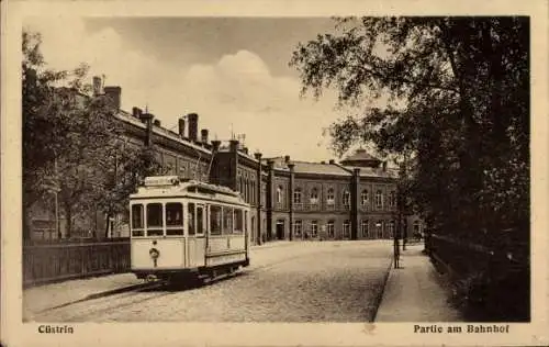 Ak Kostrzyn nad Odrą Cüstrin Küstrin Ostbrandenburg, Bahnhof, Straßenbahn