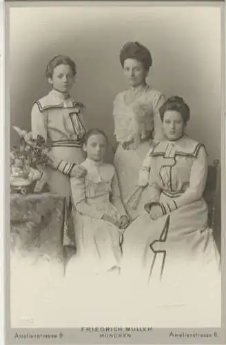Cabinet Foto Prinzessin Hildegard von Bayern mit ihren Schwestern