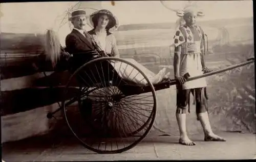 Foto Ak Paar in einer Rikscha, 1915