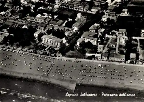 Ak Lignano Sabbiadoro Friuli Venezia Giulia, Luftbild vom Strand