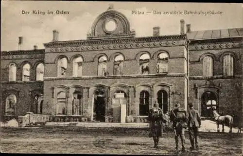 Ak Jelgava Mitau Lettland, Kriegsschauplatz, zerstörtes Bahnhofsgebäude