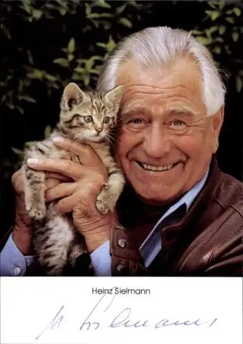 Ak Schauspieler Heinz Sielmann, Portrait mit Kätzchen, Autogramm