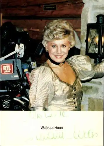 Ak Schauspielerin  und Sängerin Waltraut Haas, Portrait, Autogramm