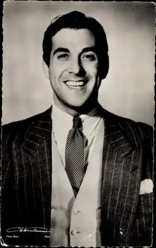 Ak Opernsänger Luis Mariano, Portrait