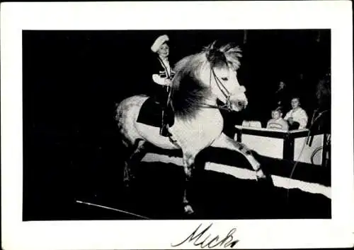 Ak Micha Kaiser, Europas jüngste Kunstreiterin, Pony, Autogramm