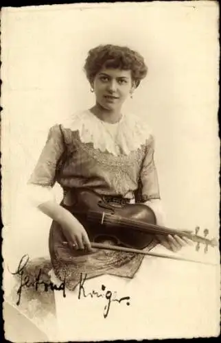 Foto Ak Violinistin Gertrud Krüger, Portrait, Autogramm