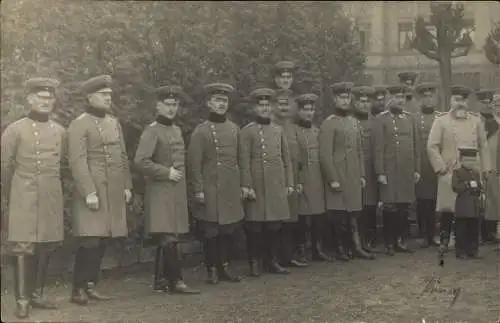 Foto Ak König Wilhelm II. von Württemberg, Soldaten in Uniformen
