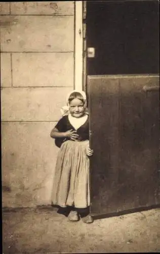 Ak Zeeland Niederlande, Mädchen in Tracht