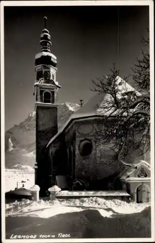 Ak Lermoos in Tirol, Kirche, Schneeansicht