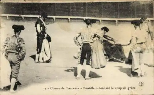 Ak Stierkampf, Puntillero gibt den Gnadenstoß