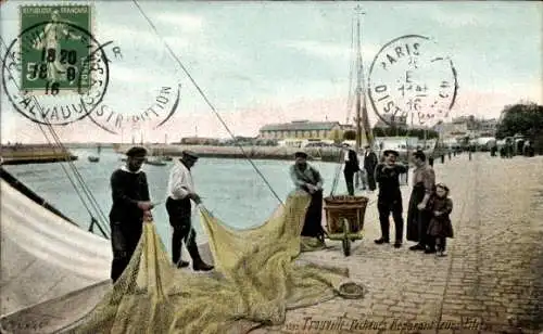 Ak Trouville Calvados, Pecheurs Reparant leurs Filets