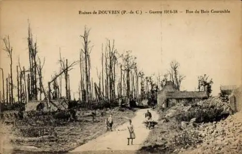 Ak Douvrin Pas de Calais, Ruinen, Rue du Bois Courouble