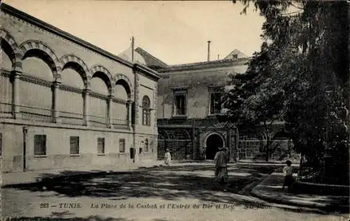 Ak Tunis Tunesien, der Place de la Casbah und der Eingang zum Dar el Bey