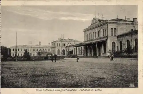 Ak Vilnius Wilna Litauen, Bahnhof, Vorplatz, Östlicher Kriegsschauplatz