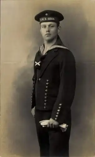 Foto Ak Deutscher Soldat in Uniform, Seemann, SMS Helga, Standportrait, Karl Müller