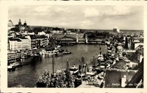 Ak Szczecin Stettin Pommern, Hafen, Gesamtansicht, Brücke, Oder