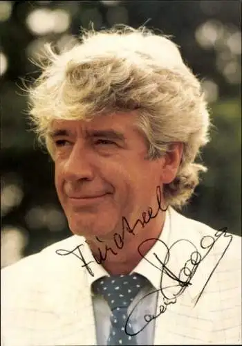 Ak Schauspieler und Showmaster Rudi Carrell, Portrait, Autogramm, Krawatte