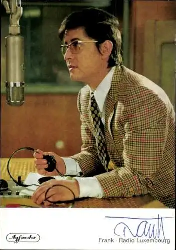 Ak Schauspieler Frank Elstner, Portrait, Autogramm, Radio Luxembourg, Mikrofon