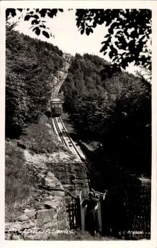 Ak Bergen Norwegen, Flöibanen, Seilbahn, Frau am Tor