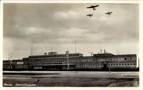 Ak Berlin Tempelhof, Zentralflughafen, Flugzeuge