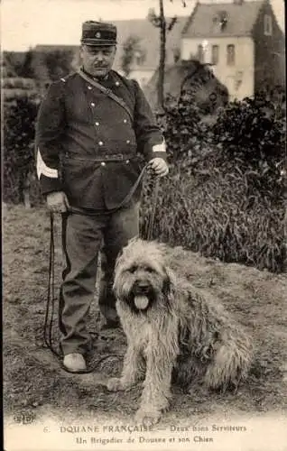 Ak Granzösische Grenze, Grenzer mit Hund