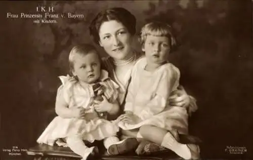 Ak Frau Prinzessin Franz von Bayern mit Kinder, Portrait