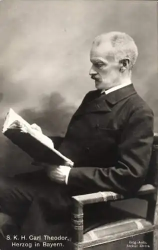 Ak Carl Theodor, Herzog von Bayern beim Lesen